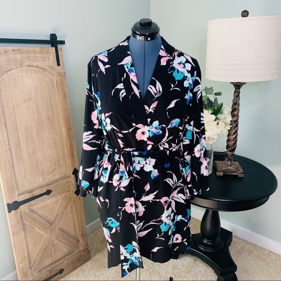 Lane Bryant Belted Floral Top Size 26/28 - Picture 2 of 7